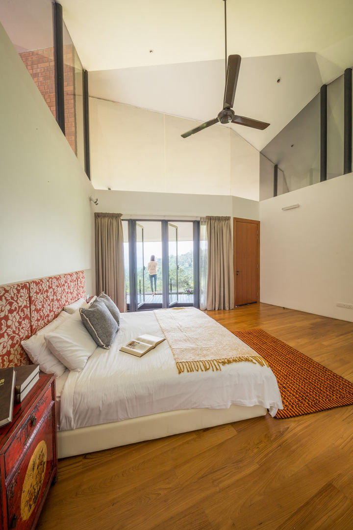 Jandabaik Bungalow - Sustainable House Design, MJ Kanny Architect MJ Kanny Architect Camera da letto in stile tropicale