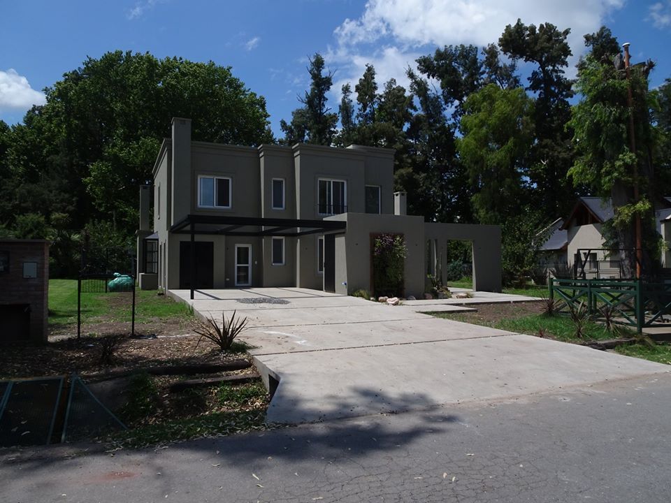 Casa en Campos de Alvarez Argentina, Estudio Dillon Terzaghi Arquitectura - Pilar Estudio Dillon Terzaghi Arquitectura - Pilar 다가구 주택