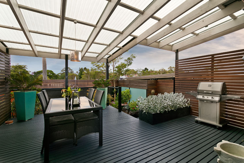 homify Classic style balcony, veranda & terrace Wood Wood effect