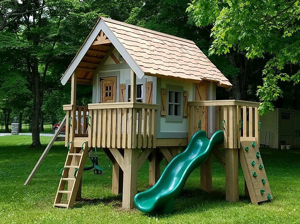 homify Modern style gardens Wood Wood effect Swings & play sets