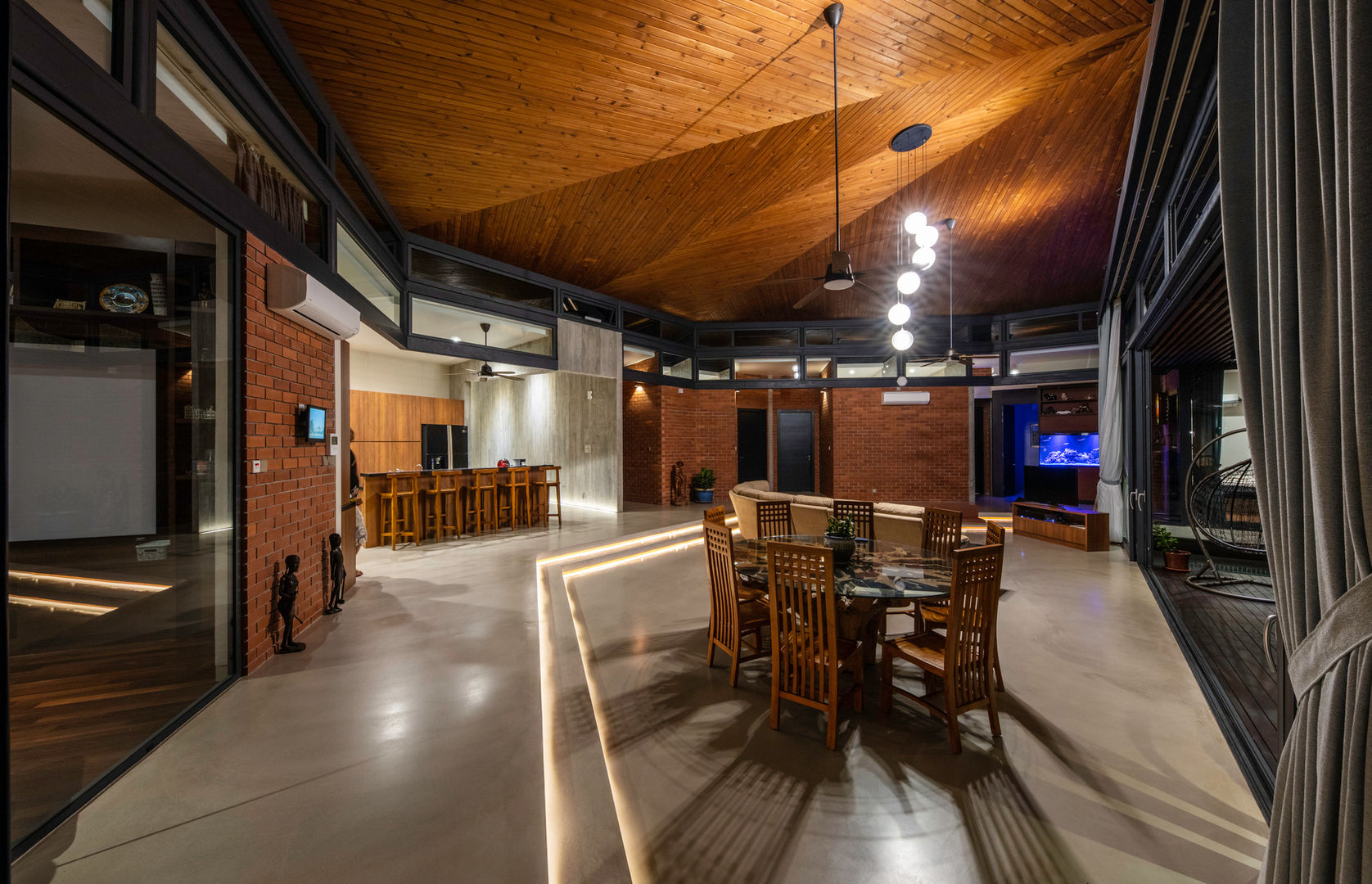 Dining Room at night MJ Kanny Architect Tropical style dining room