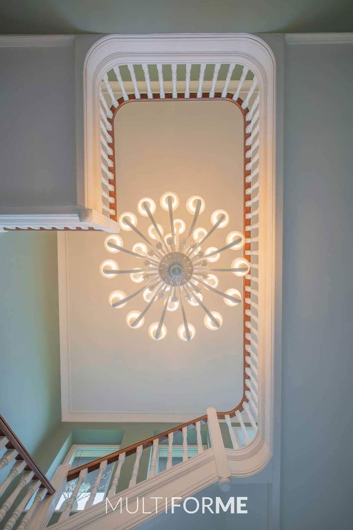 Роскошная вилла с люстрами из муранского стекла, MULTIFORME® lighting MULTIFORME® lighting Escaleras