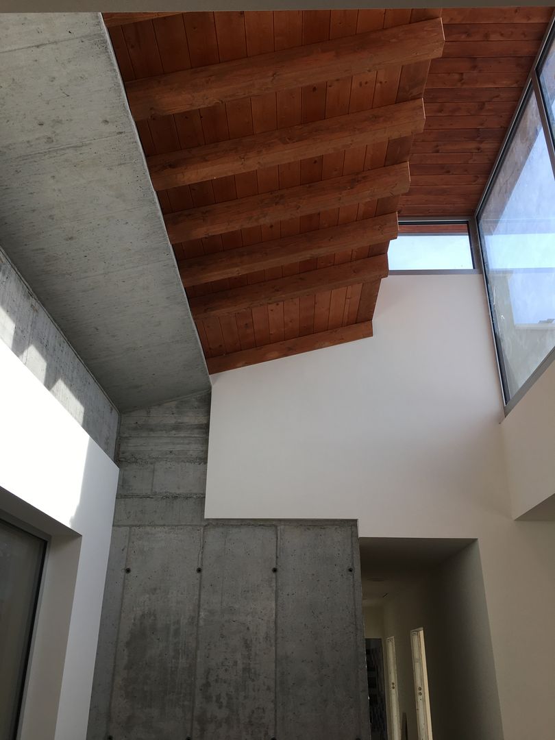 Vista interna dei volumi della casa studiolineacurvarchitetti Scale Cemento Nuova costruzione, casa, moderno, volumi, calcestruzzo, legno, vetro