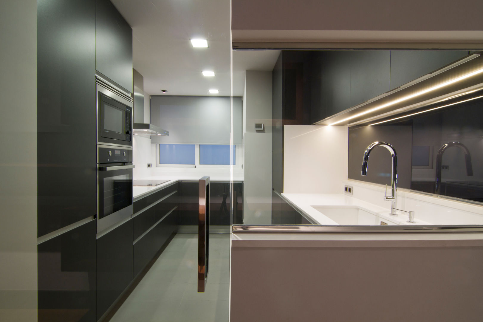 Apartamento en Sagrada Familia, MANUEL TORRES DESIGN MANUEL TORRES DESIGN Built-in kitchens