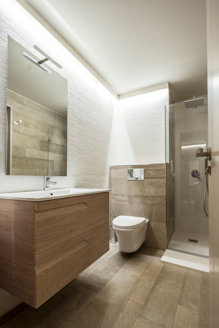 Reforma integral y poyecto llave en mano de piso de 70m2 en Sevilla, Antonio Calzado "NEUTTRO" Diseño Interior Antonio Calzado 'NEUTTRO' Diseño Interior Country style bathroom Ceramic