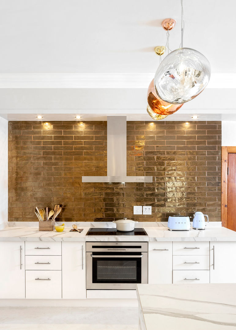 High-end Kitchen Renovation in Houghton, Deborah Garth Interior Design International (Pty)Ltd Deborah Garth Interior Design International (Pty)Ltd Cuisine moderne