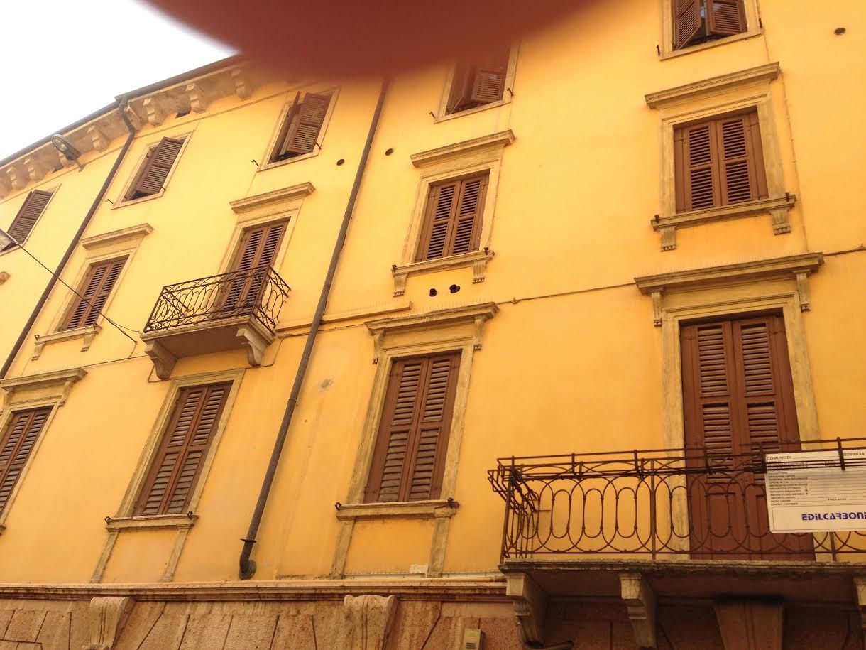 Restauro di una abitazione privata in centro storico, studiolineacurvarchitetti studiolineacurvarchitetti Classic style houses