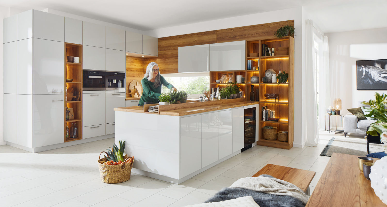 Attraktive Familienküche von Global mit Kochinsel Spitzhüttl Home Company Moderne Küchen Küche, Küchenzeile, Kitchen, individuell, custom, Holz, Wohnung, Haus, Einbauküche, küchen, kühlschrank, deko, design, design ideen, singleküche, modern, shabby chic, minimalistisch, platzsparend, Kochinsel, Design-Küche, Ofen, Familienküche, Inselküche