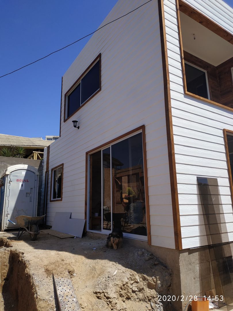 Casa en la herradura de Coquimbo, Constructora Alonso Spa Constructora Alonso Spa Śródziemnomorskie domy