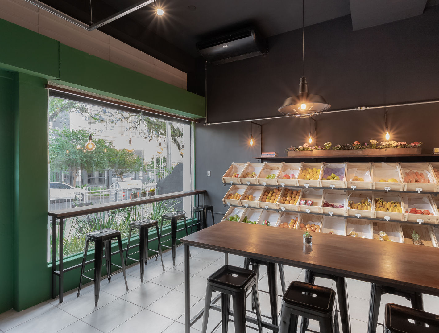 Cuatro Café e Fruta - Fruteira e Cafeteria em Porto Alegre, AIRE Arquitetura Interiores e Retail AIRE Arquitetura Interiores e Retail Commercial spaces Commercial Spaces