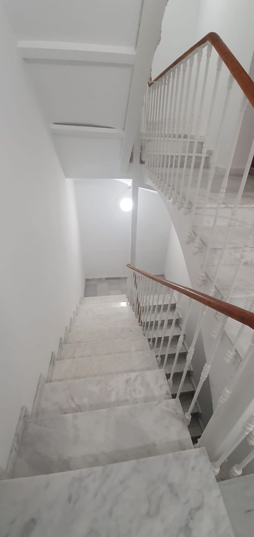 Reforma integral de edificio completo en Alicante, CreaCivil CreaCivil Stairs
