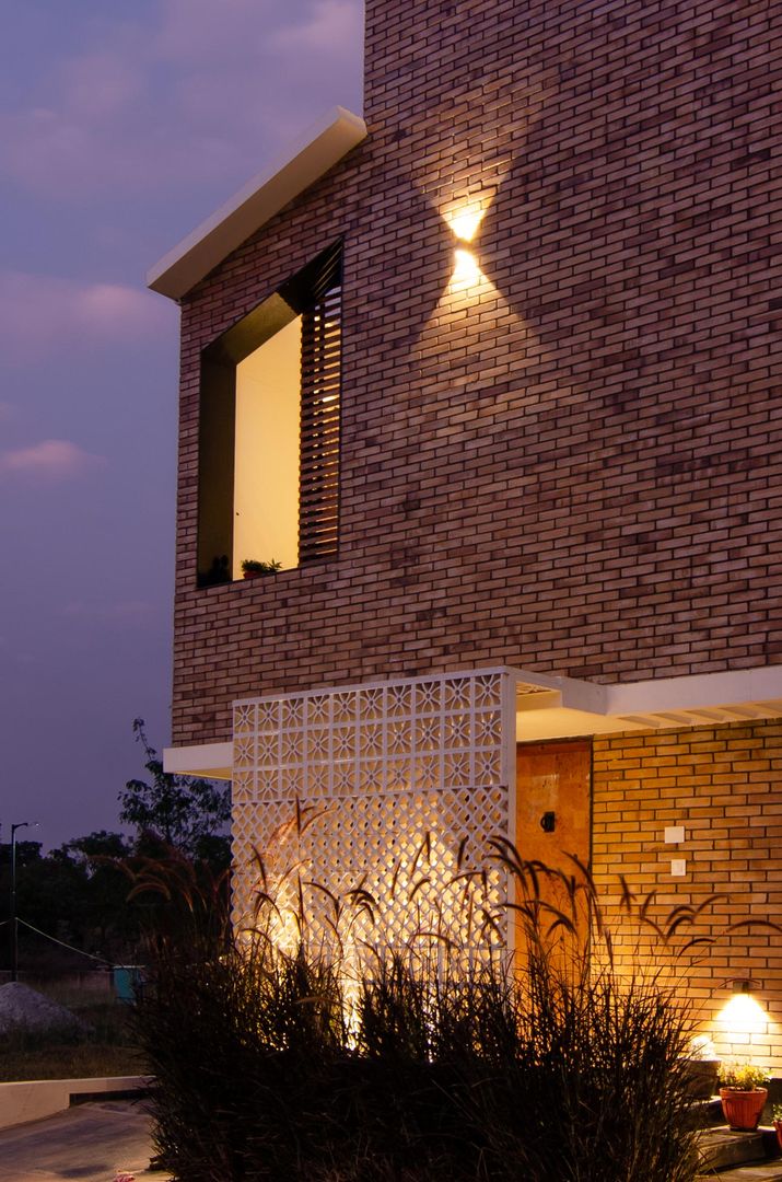 Residence at Sarjapur Road, Bangalore, Ideation Design Ideation Design Casas modernas Tijolo
