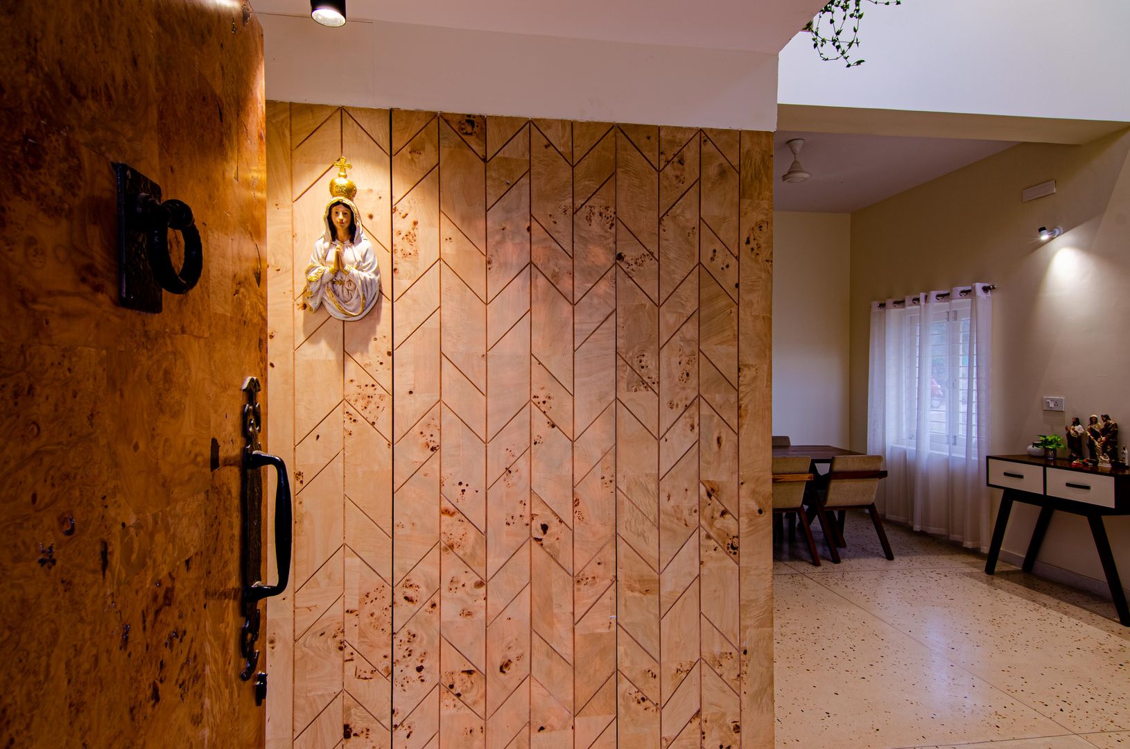 Residence at Sarjapur Road, Bangalore, Ideation Design Ideation Design Salas de estar modernas Madeira Efeito de madeira