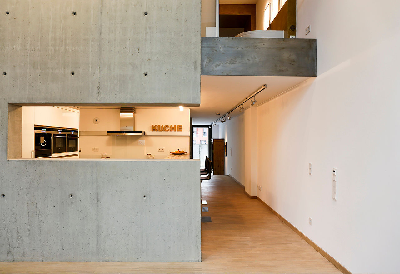 Loft im ehemaligen HANOMAG-Gebäude Hannover, Elke Schmidt Fotografie Elke Schmidt Fotografie Built-in kitchens Concrete