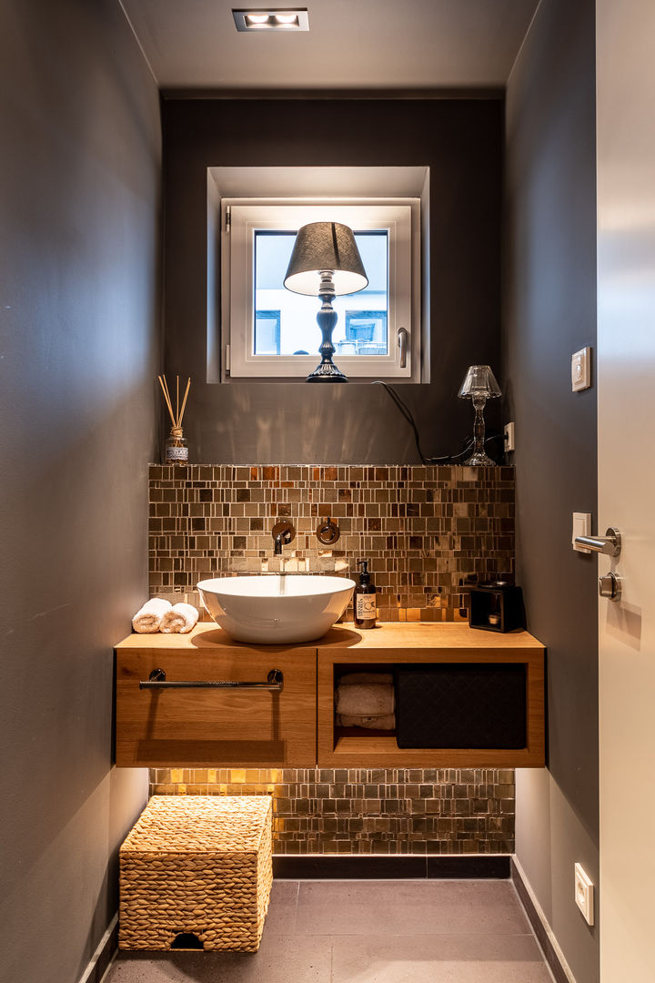 Gold Mosaic Vivante Modern style bathrooms bathroom,design,modern,bathtub,lights,renovation,remodeling,badezimmer