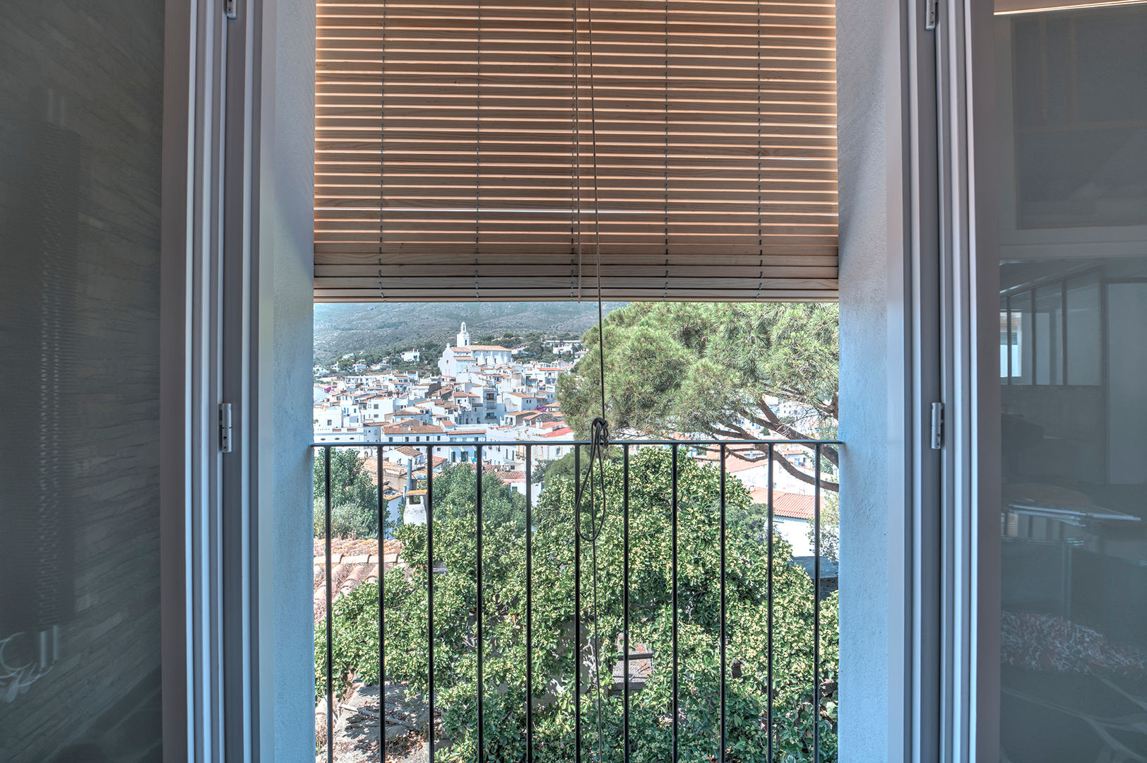 Vivienda unifamiliar en Cadaqués, David Rius Serra David Rius Serra Mediterranean style windows & doors