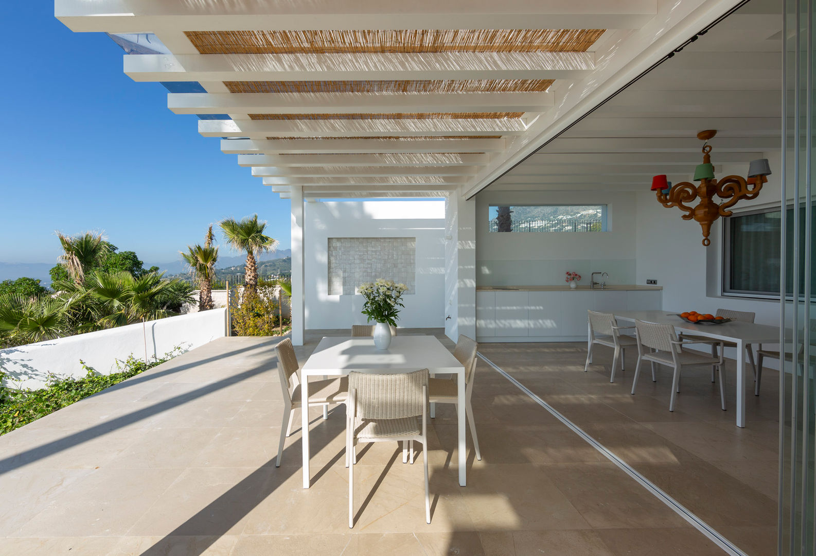 Villa Mijas Alejandro Giménez Architects Balkon, Beranda & Teras Gaya Mediteran