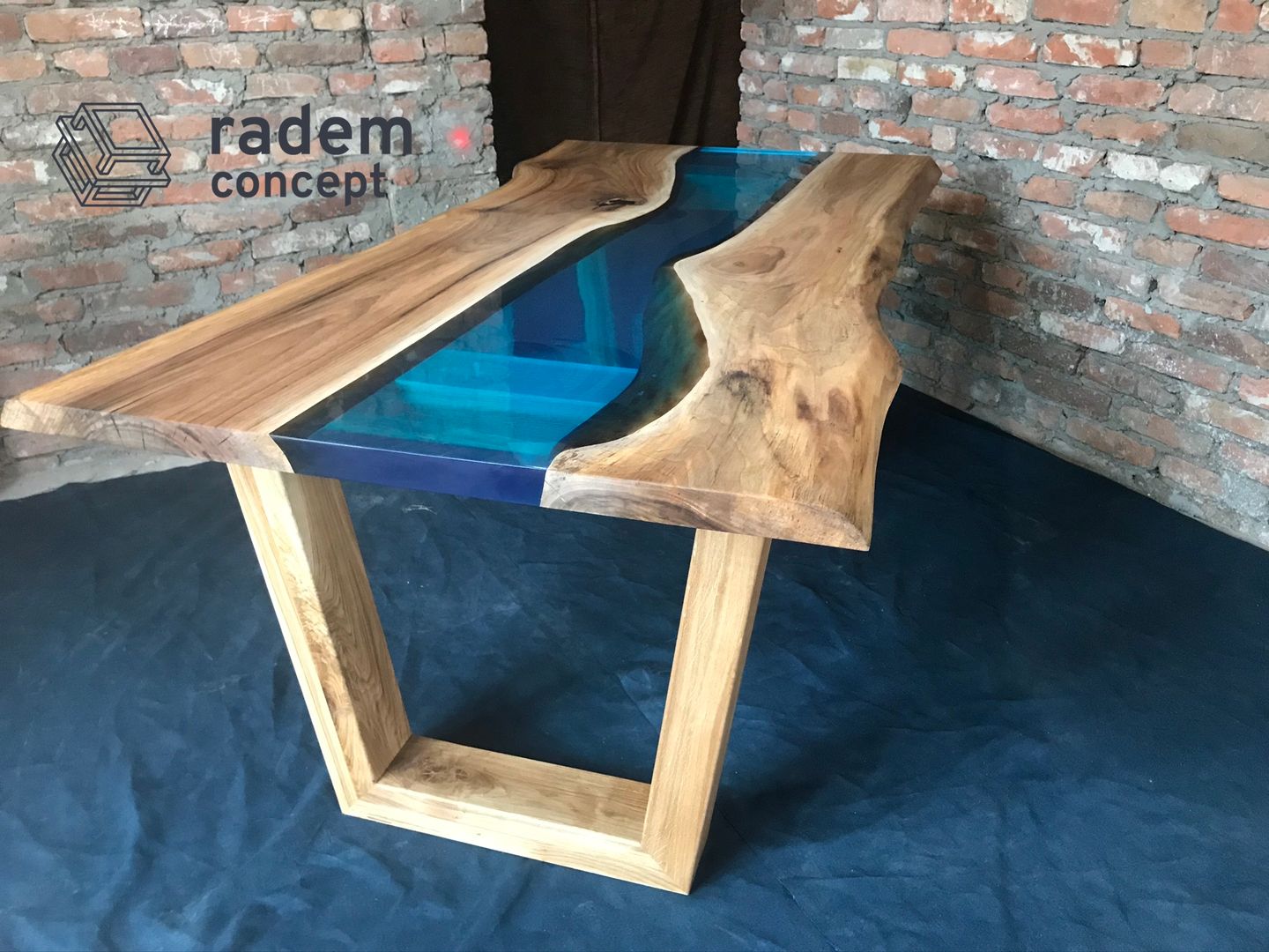 Depth of the ocean, Radem concept Radem concept غرفة المعيشة خشب Wood effect طاولات جانبية و صواني