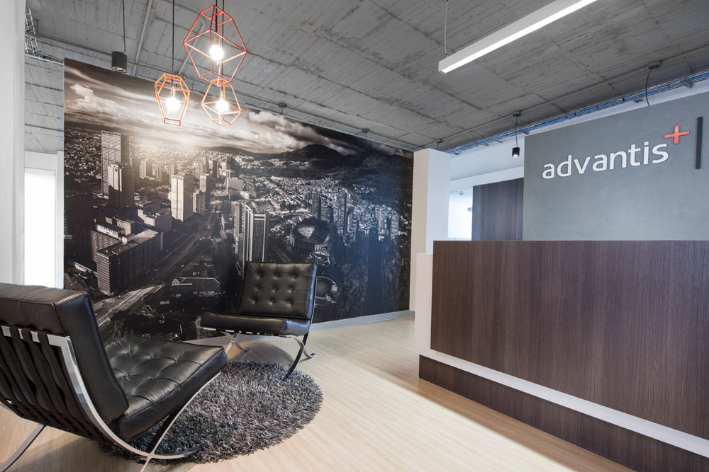 Oficinas Advantis/Aluzian , entrearquitectosestudio entrearquitectosestudio industrial style corridor, hallway & stairs Concrete