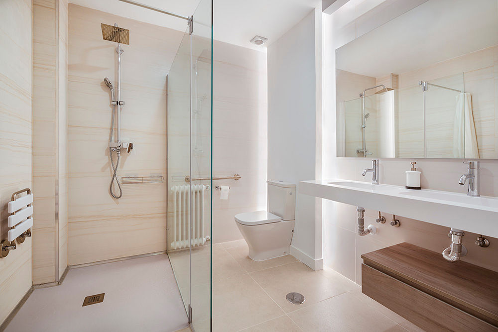 Reforma Integral de Apartamento en Madrid, OOIIO Arquitectura OOIIO Arquitectura Modern style bathrooms Ceramic