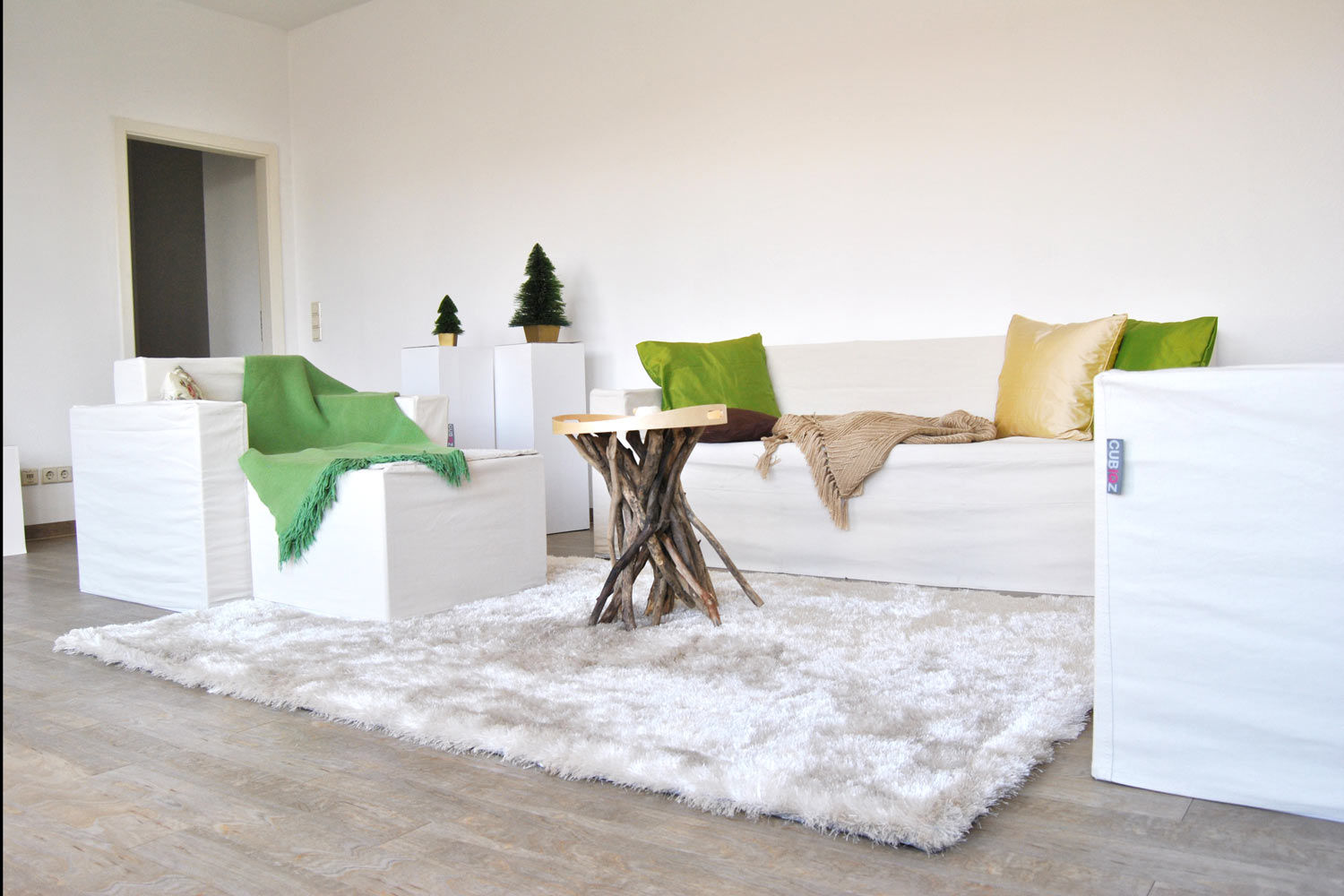 Detailverliebt und fröhlich: Home Staging in Jena, CBK Home CBK Home 现代客厅設計點子、靈感 & 圖片 凳子與椅子
