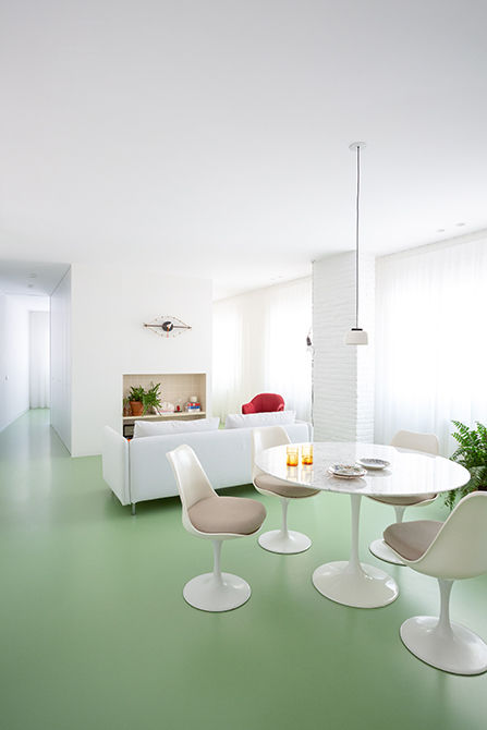 Apartamento Picasso, Nada Nada Minimalist dining room