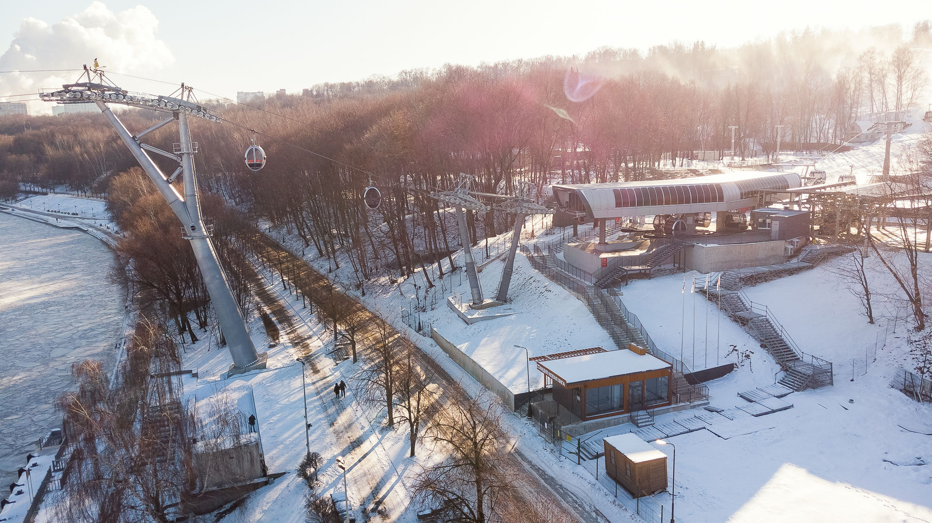 Средняя станция "Воробьевы горы", Alpbau Alpbau Industrialne domy Drewno O efekcie drewna