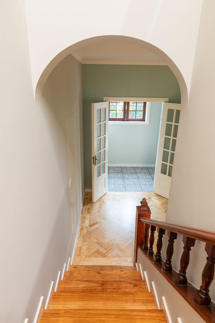 Moradia nas Antas (Porto) - Remodelação - SHI Studio Interior Design, ShiStudio Interior Design ShiStudio Interior Design Stairs