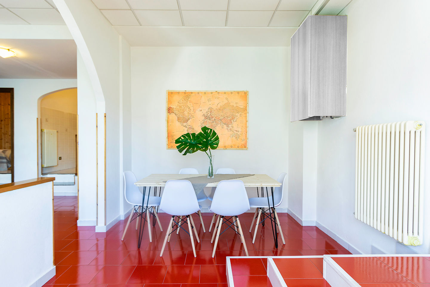 Rosso con vista, Gaia Brunello | in-photo Gaia Brunello | in-photo Столовая комната в стиле модерн