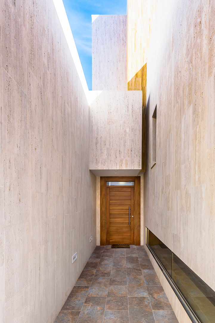 Espectacular vivienda unifamiliar moderna de diseño., OOIIO Arquitectura OOIIO Arquitectura Front doors Wood Wood effect