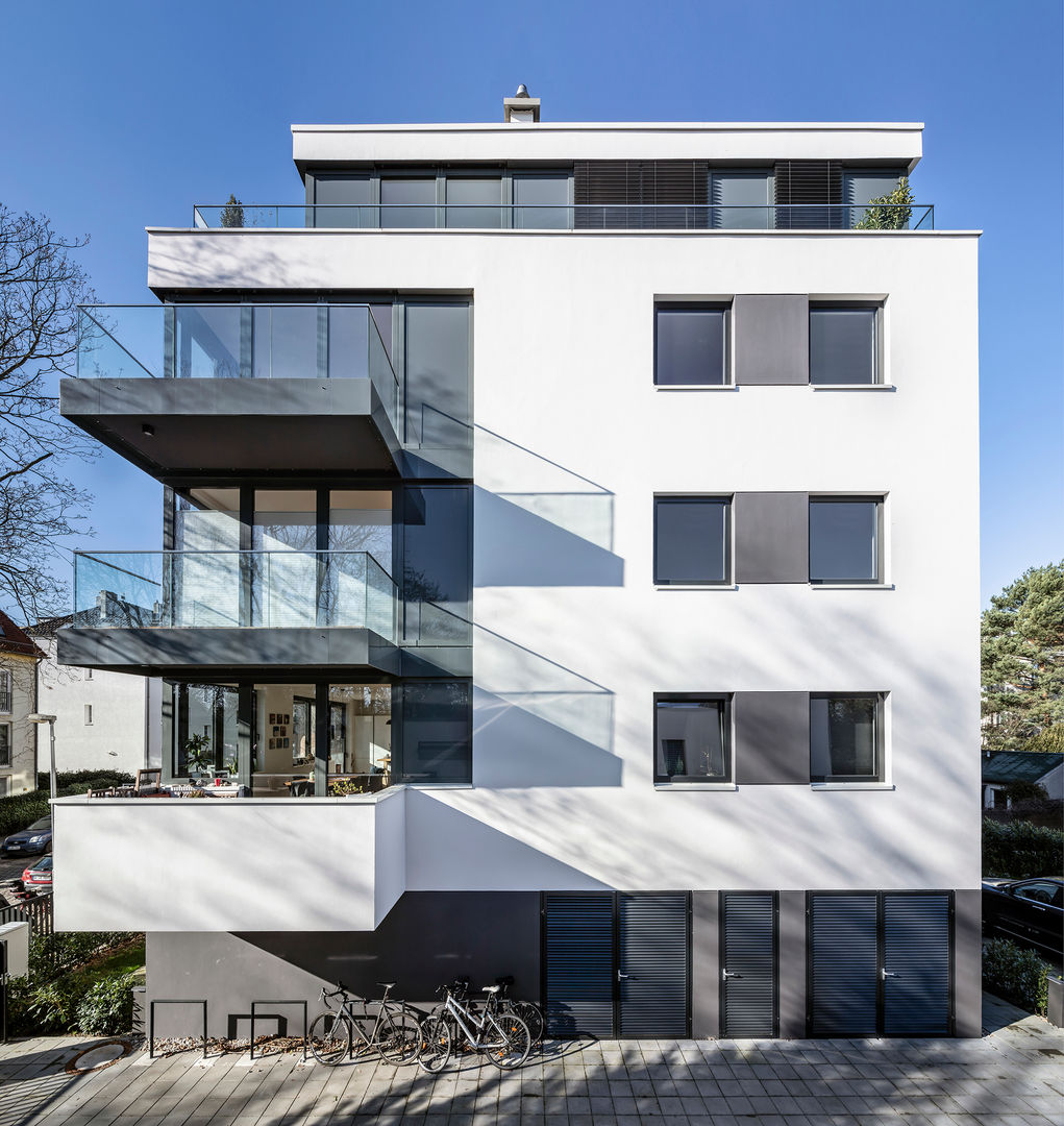 Auf der Sonnenseite - ein lichtdurchfluteter Neubau mit großzügiger Glasfassade, boehning_zalenga koopX architekten in Berlin boehning_zalenga koopX architekten in Berlin Багатоквартирний будинок