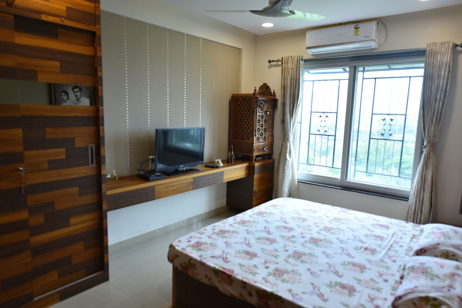 Guest room and praying area DnC Small bedroom Wardrobe, pooja ghar, feature walls