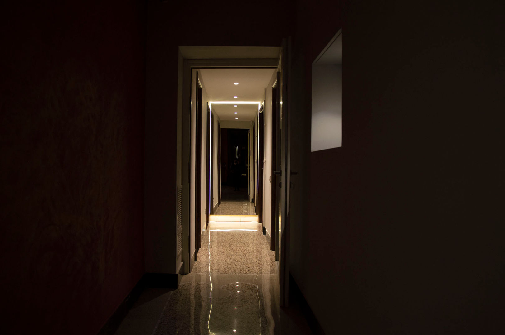 MODERNO E CONTEMPORANEO, OPA Architetti OPA Architetti Modern Corridor, Hallway and Staircase Marble