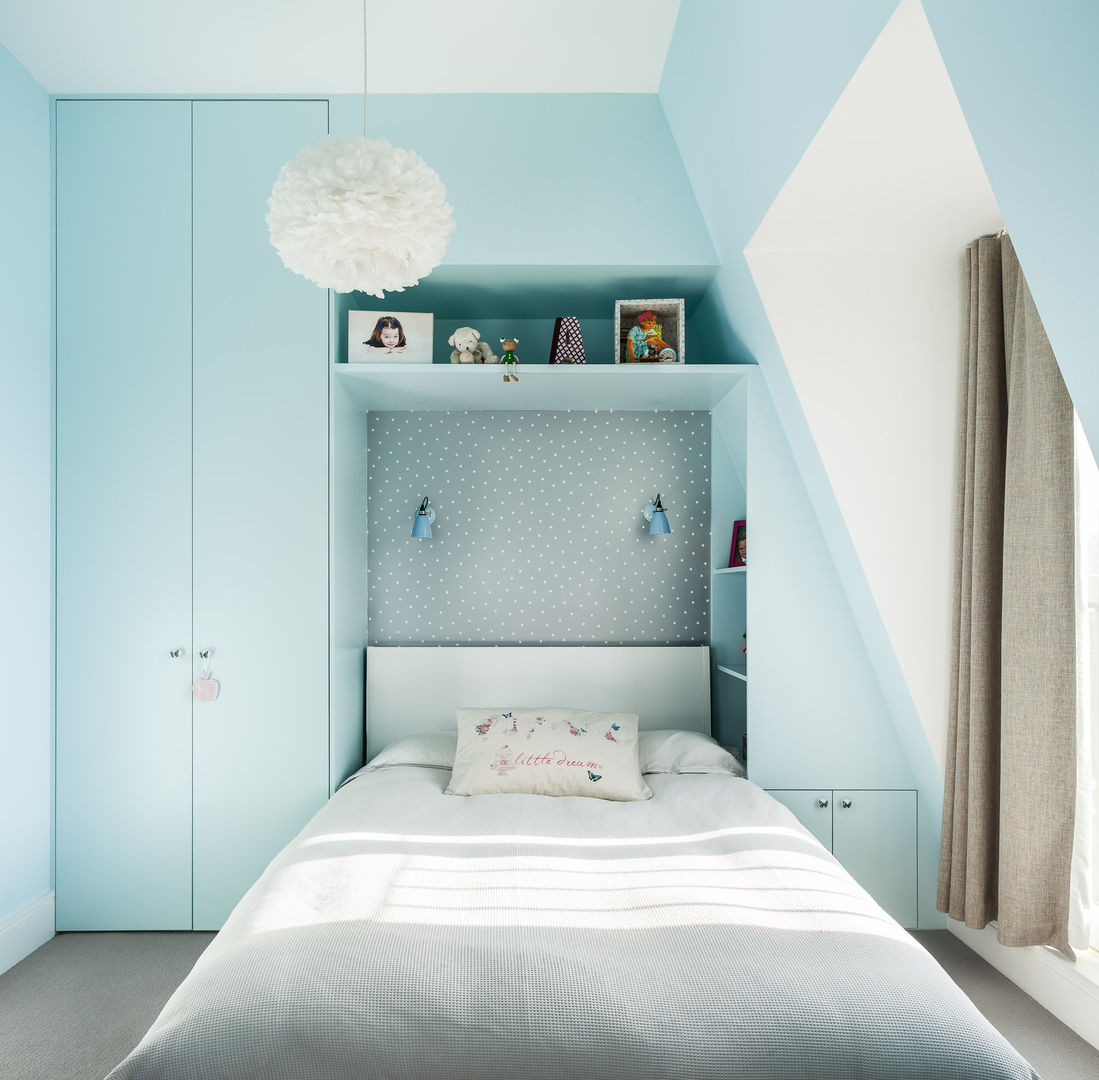 Kid's bedroom EMR Architecture Dormitorios eclécticos blue, kids bedroom, bespoke joinery, wallpaper, interior design
