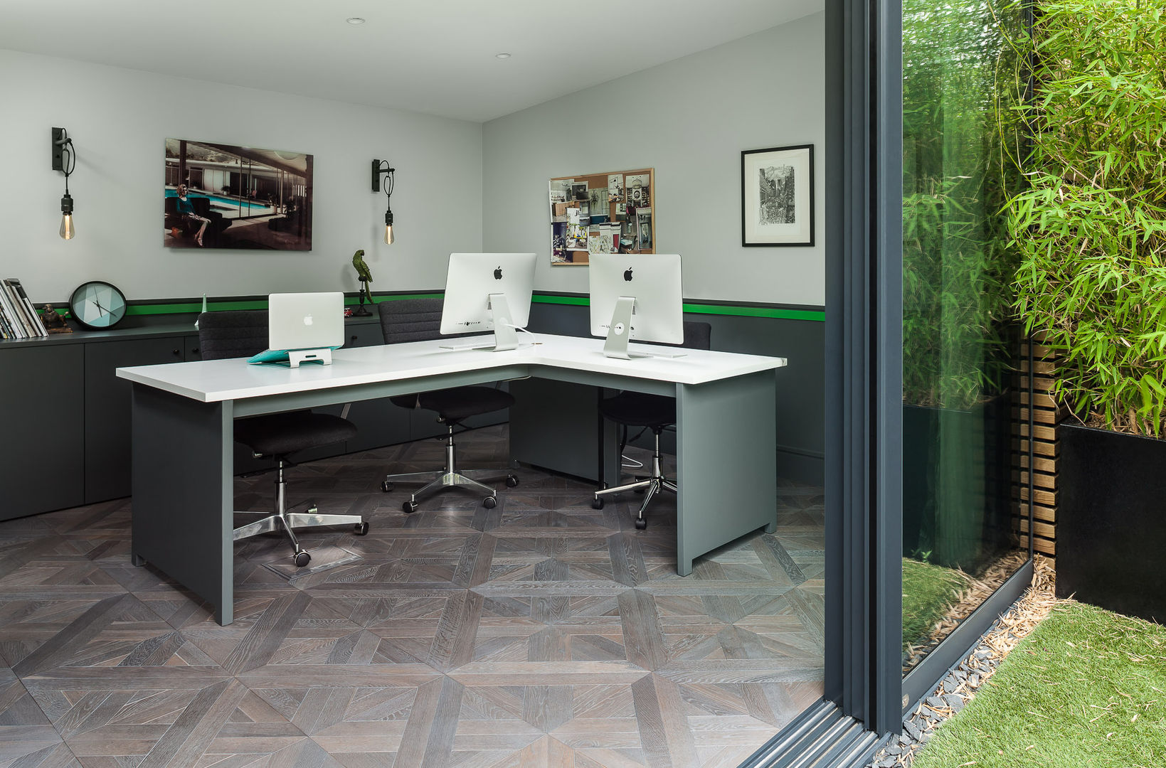 Office space in Garden studio EMR Architecture Escritórios ecléticos garden studio, garden room, office space, wood floor, interior design