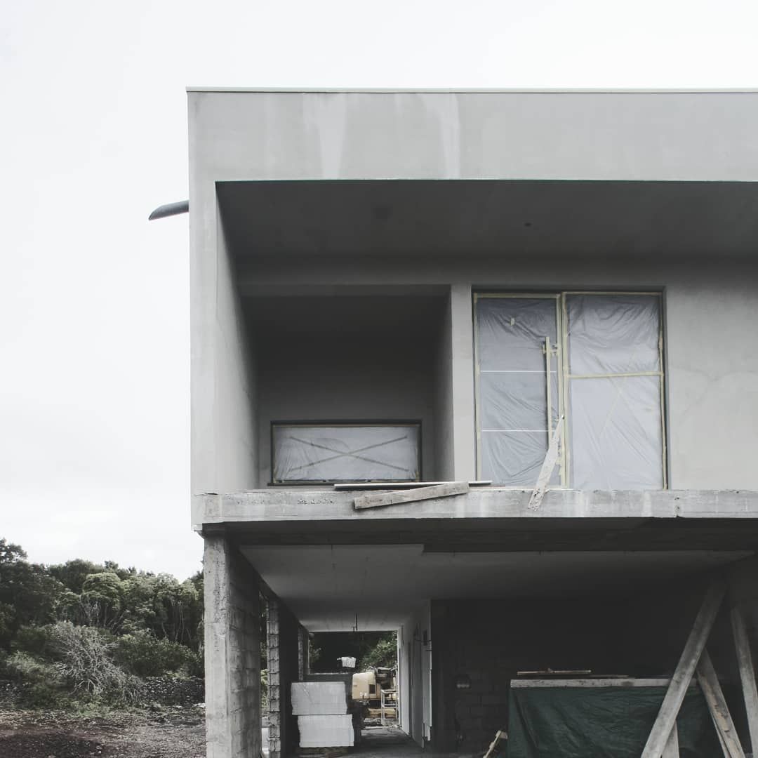 Casa VV.LS, Xavier Ávila arquitetos Xavier Ávila arquitetos ベランダ