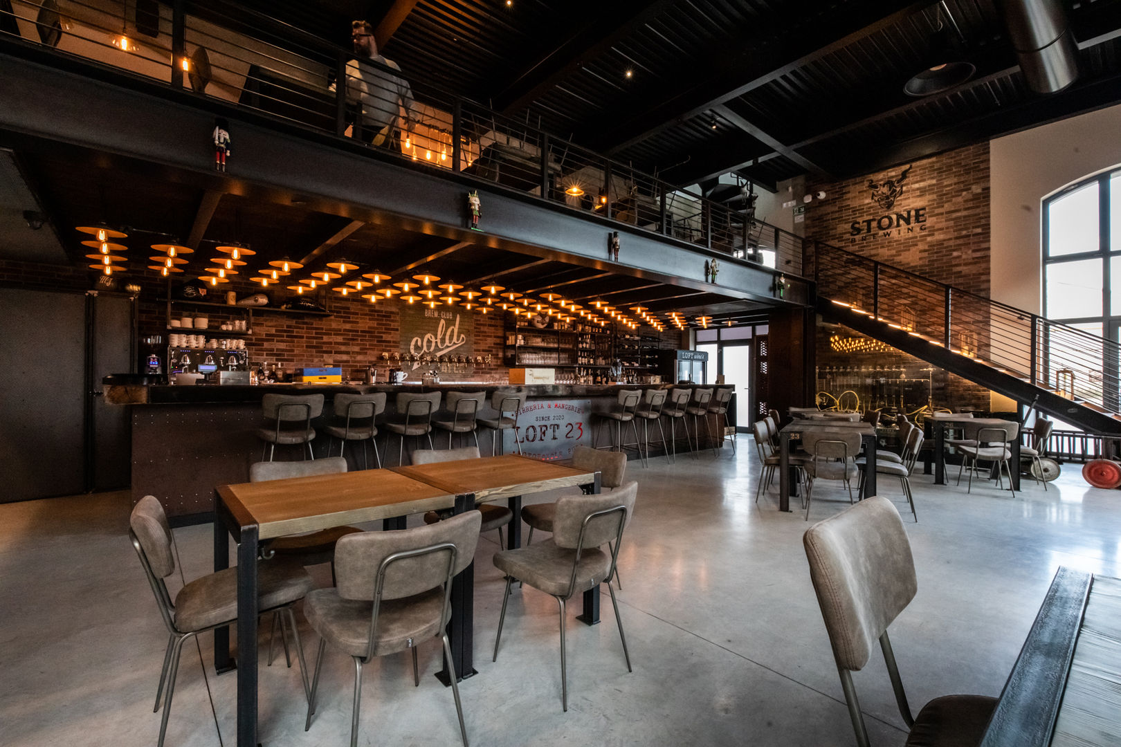 Loft 23 - Birreria & Mangerie - Motorcycle Pub, Roberto Pedi Fotografo Roberto Pedi Fotografo 商業空間 バー & クラブ