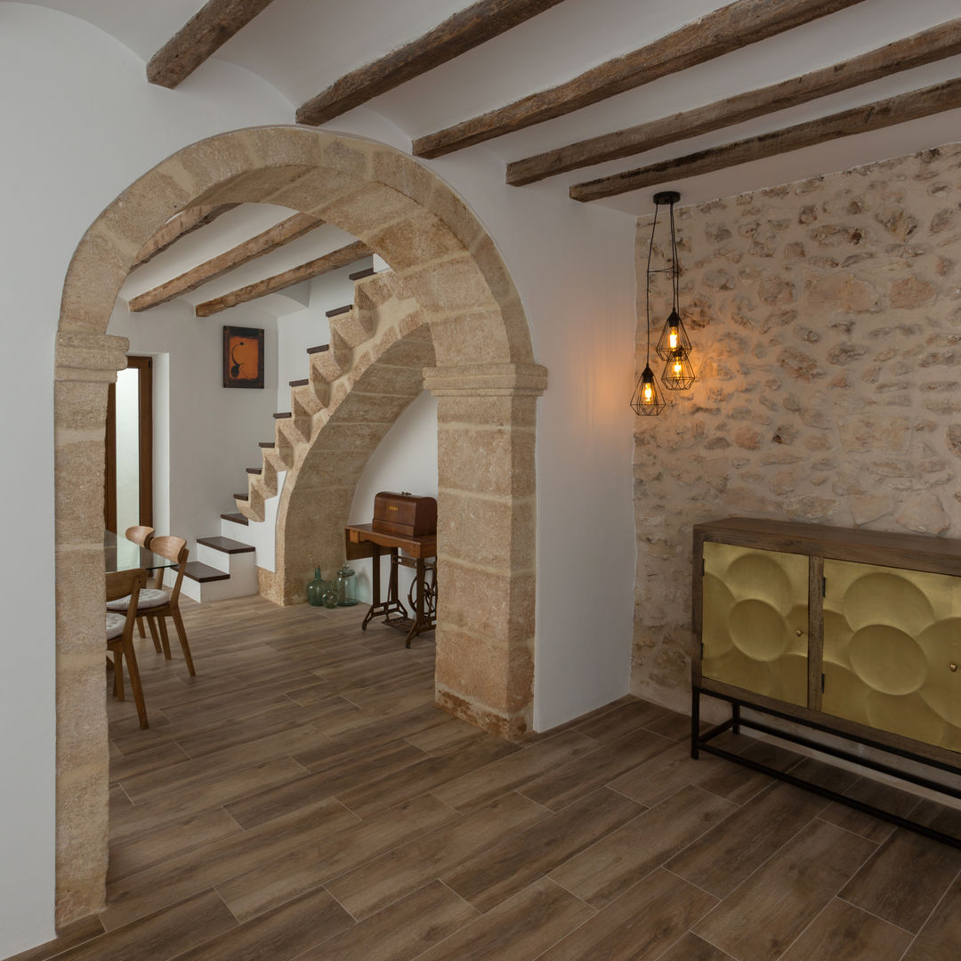 Reforma vivienda casco antiguo Jávea, HoffmannWehr | Arquitectura & diseño interior HoffmannWehr | Arquitectura & diseño interior Soggiorno in stile rustico