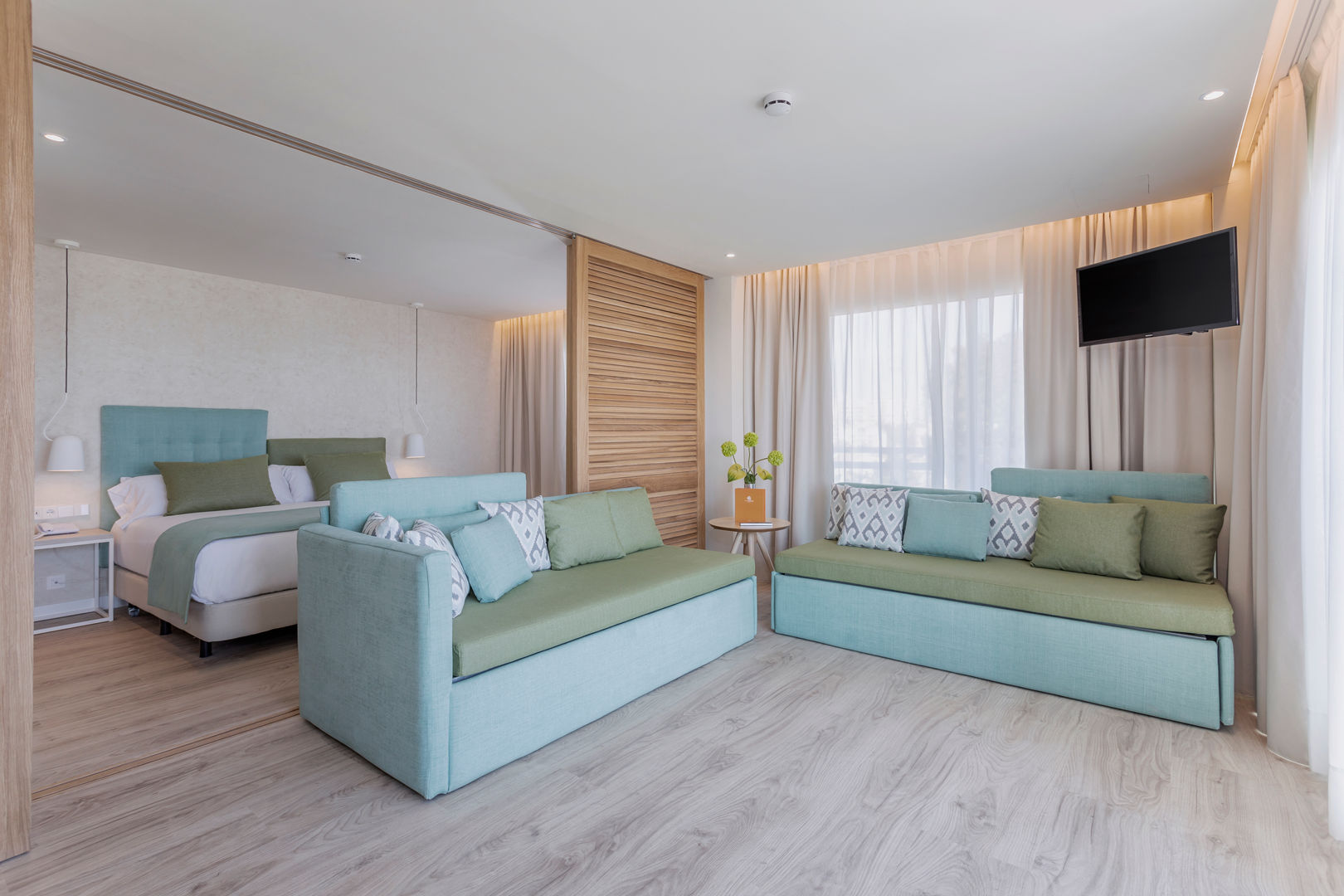 Suites Hotel Palmasol DyD Interiorismo - Chelo Alcañíz Espacios comerciales Derivados de madera Transparente Hoteles