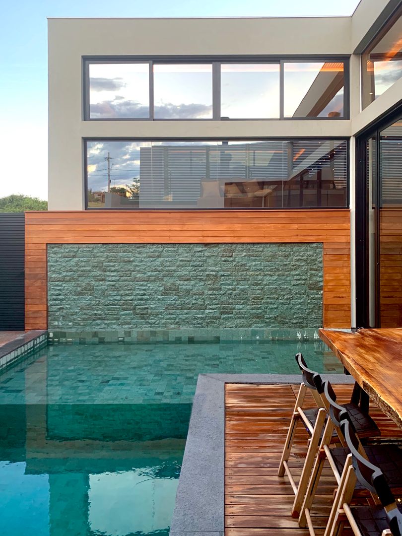 Casa J, D arquitetura D arquitetura สระในสวน หิน