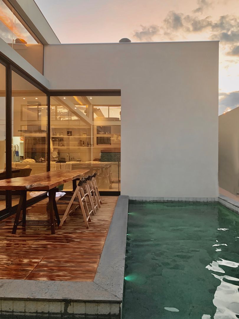 Casa j Piscina ao centro D arquitetura Espaços Minimalistas Pedra