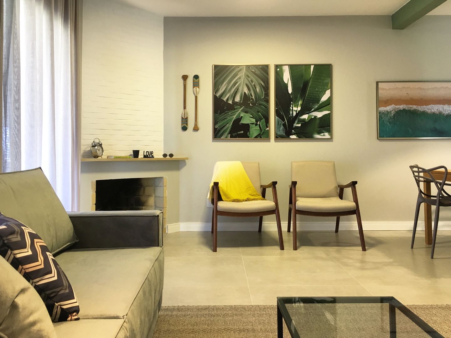 Apartamento no Litoral, Rabisco Arquitetura Rabisco Arquitetura غرفة المعيشة الطوب