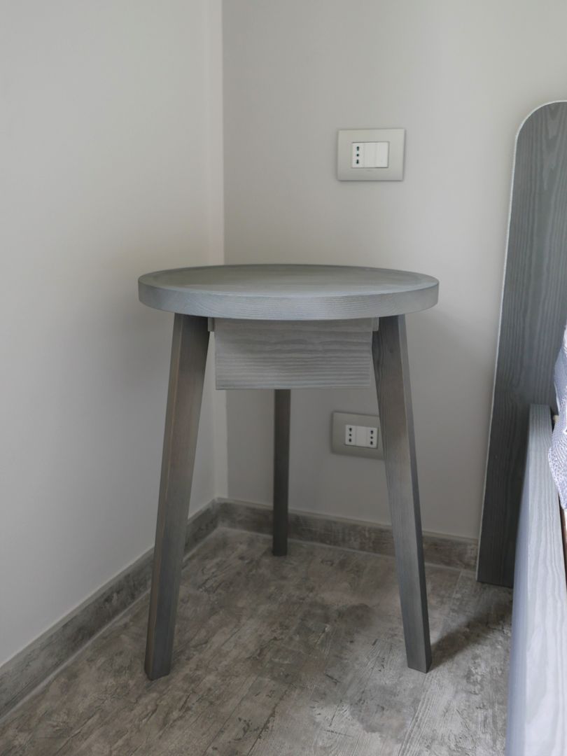 Gray 45 - Tavolino-comodino Gervasoni, in legno massello, con cassetto