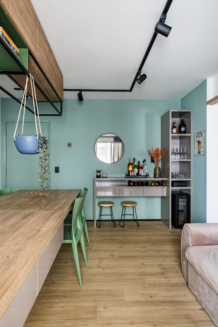 Apartamento Compacto para aluguel em tons neutros sem perder a personalidade, Studio Elã Studio Elã Ruang Keluarga Gaya Industrial Kayu Wood effect