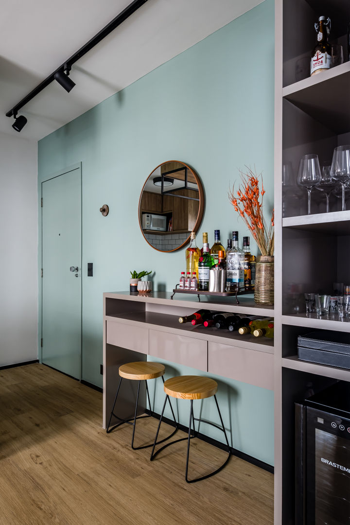 Apartamento Compacto para aluguel em tons neutros sem perder a personalidade, Studio Elã Studio Elã Wine cellar Wood Wood effect