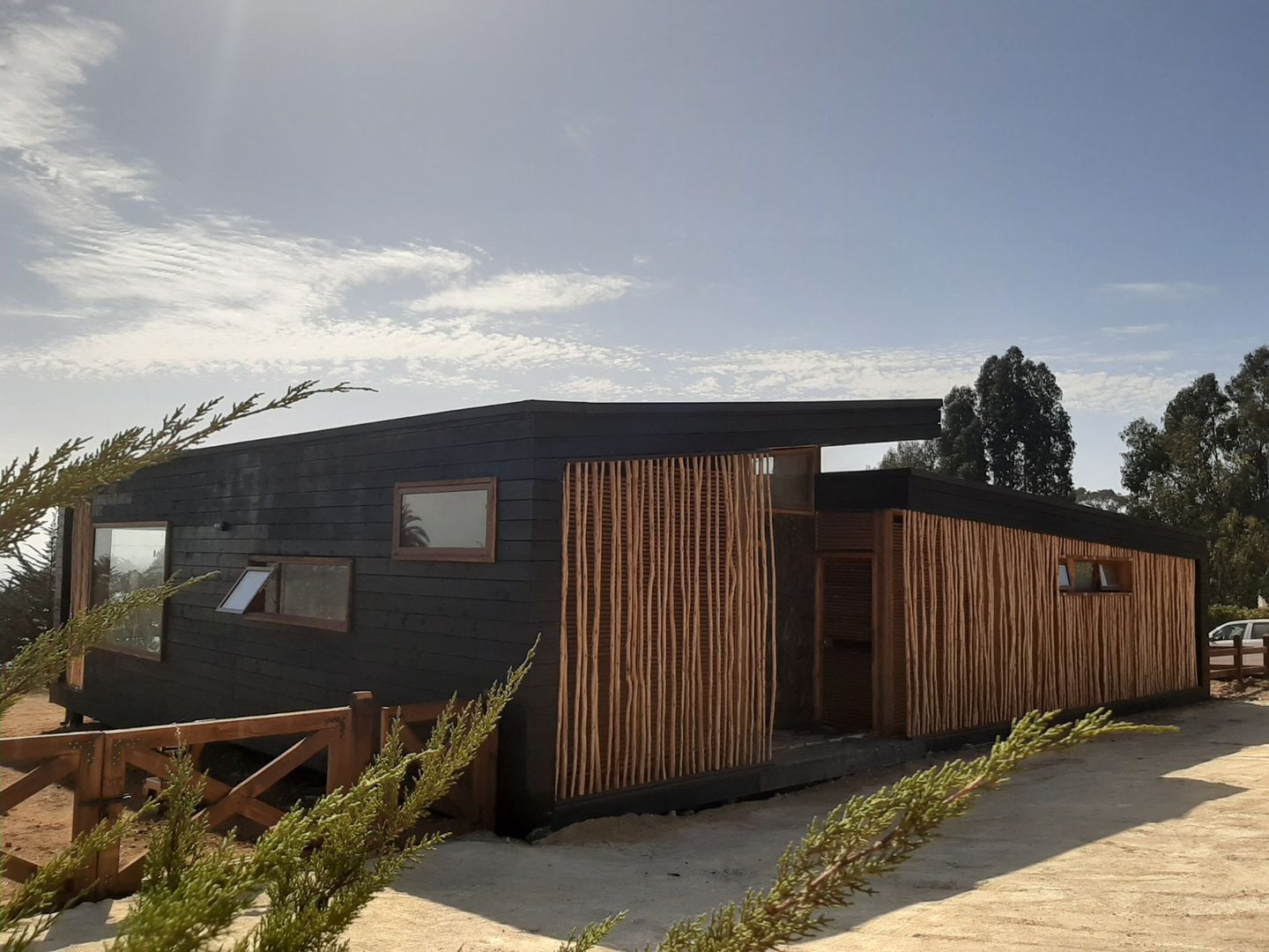 VIVIENDA, ALTO LAUQUEN , PICHILEMU, KIMCHE ARQUITECTOS KIMCHE ARQUITECTOS Casas mediterrâneas Madeira Efeito de madeira