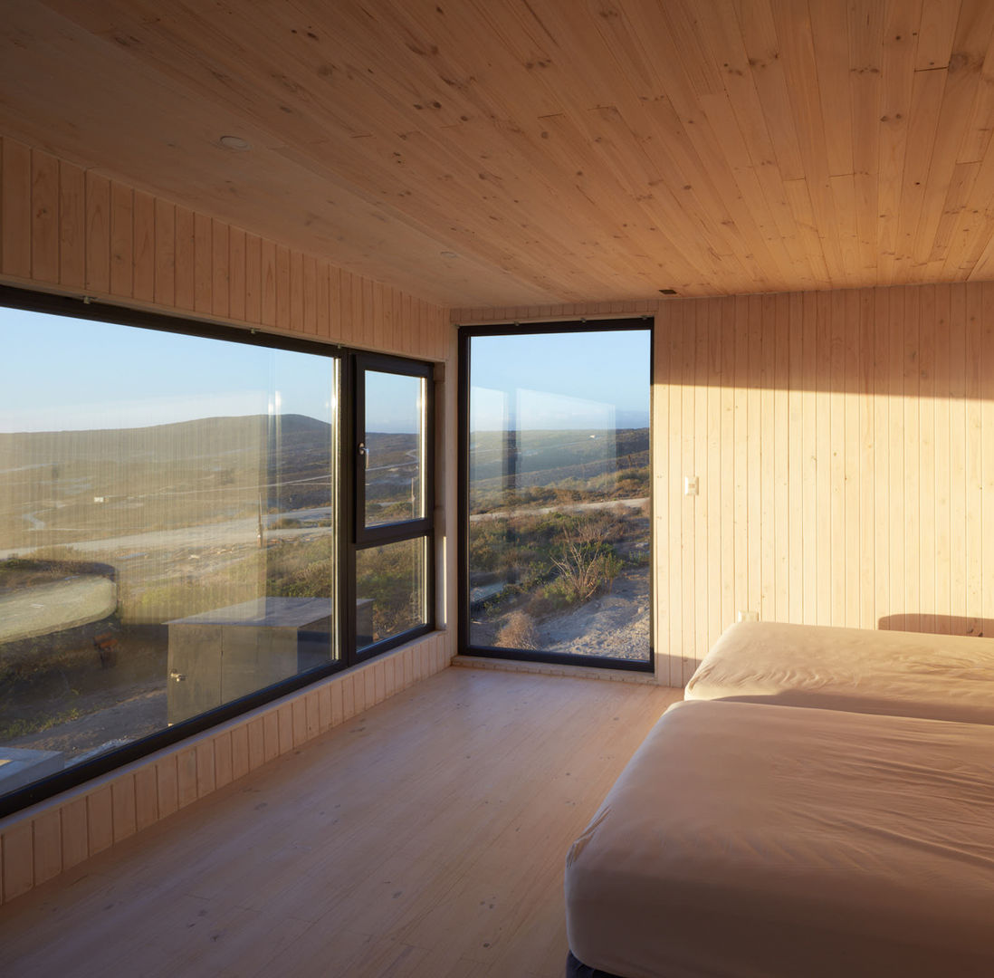 Casa Estirada, Whale! Whale! Minimalist bedroom Wood Wood effect