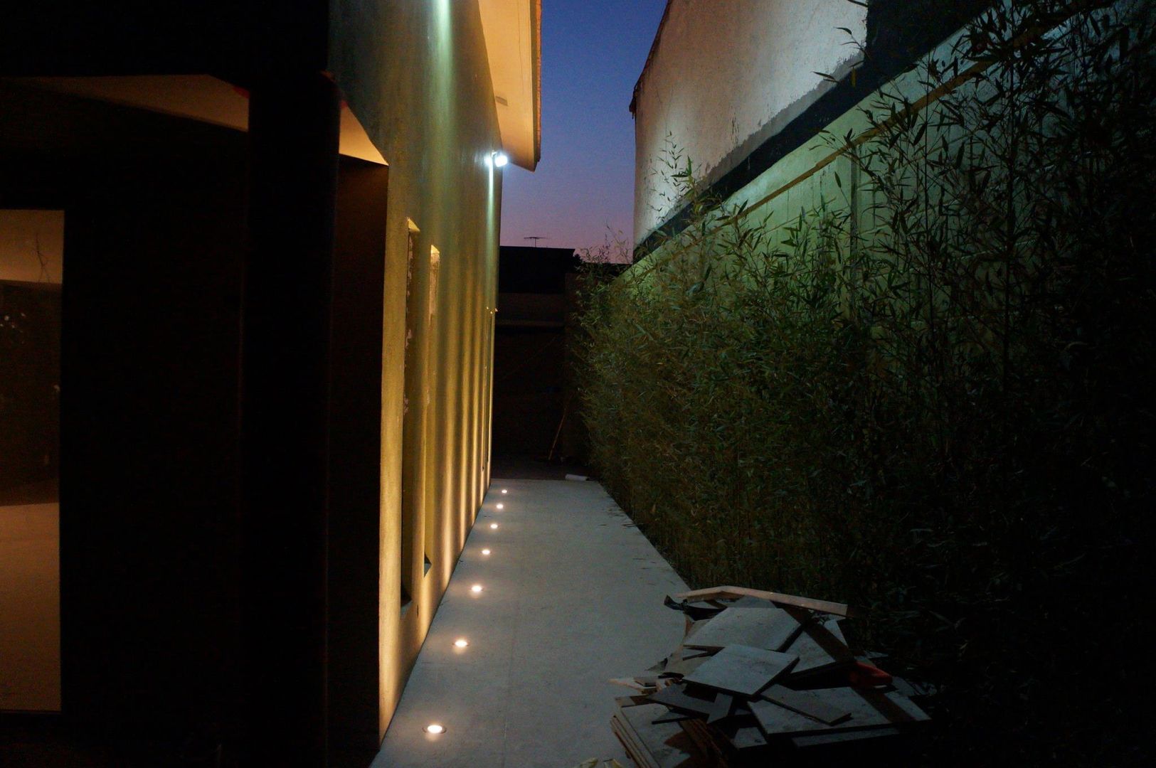 Proyecto y Obra : Ampliación Casa Mayorzago, BMP Arquitectos BMP Arquitectos Modern corridor, hallway & stairs Concrete