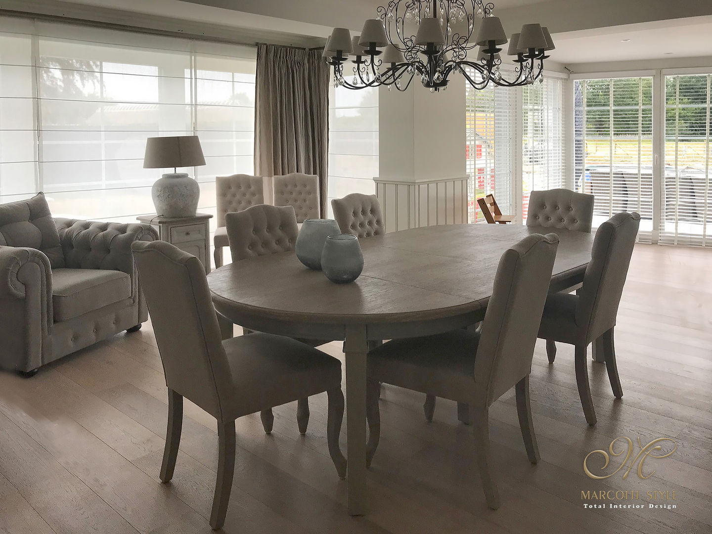 Totaal renovatie met meubelen, Marcotte Style Marcotte Style Country style dining room Fake Leather Metallic/Silver Chairs & benches
