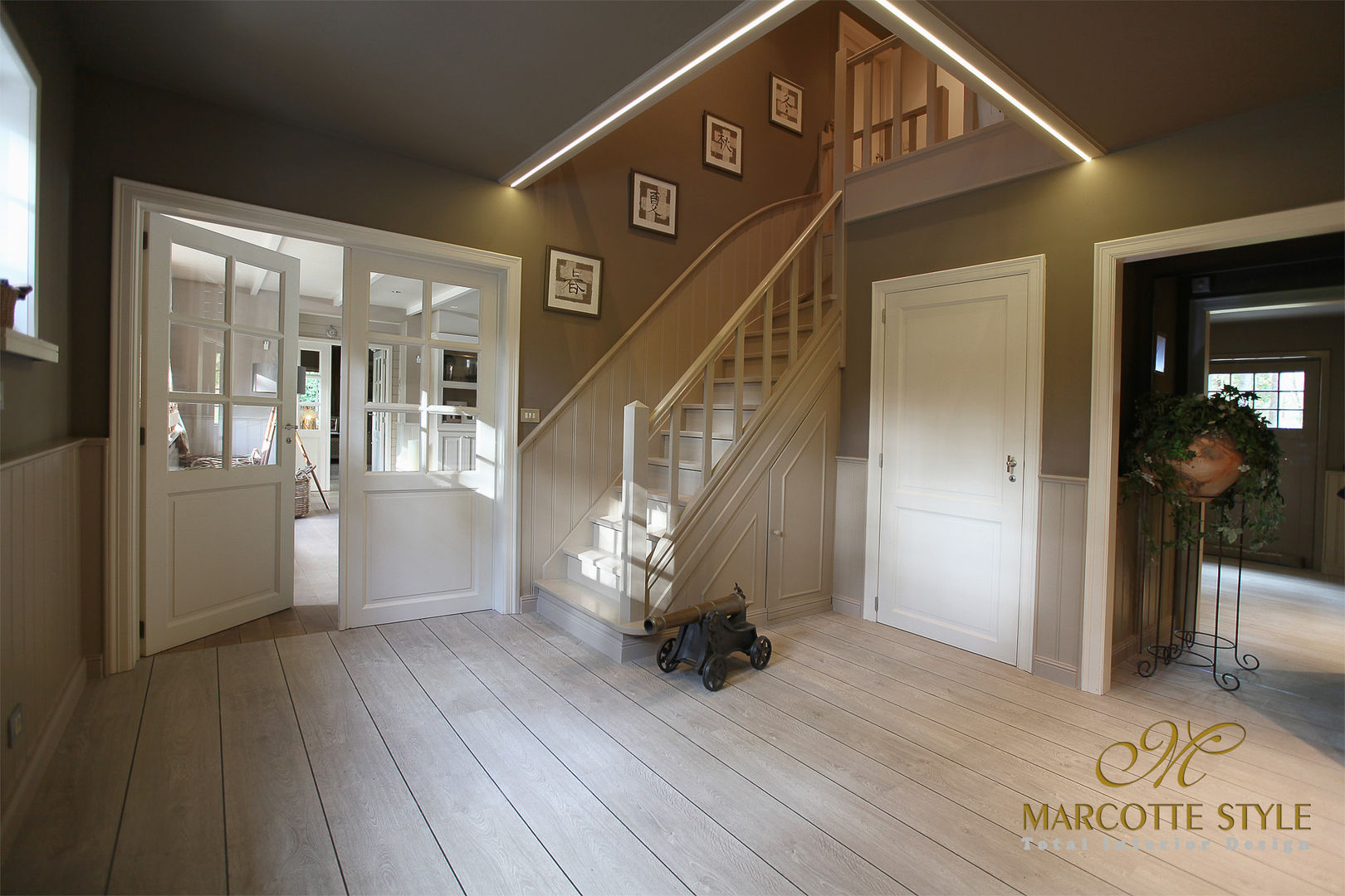 villa landelijke stijl antwerpen, Marcotte Style Marcotte Style Classic style corridor, hallway and stairs
